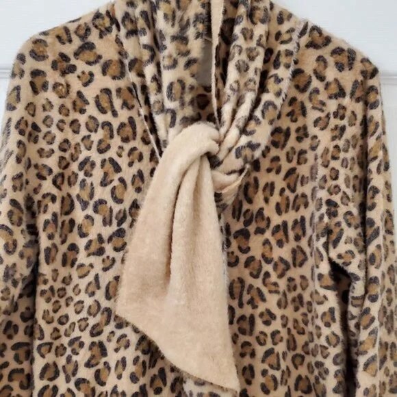 Soft Surroundings Fuzzy Soft Warm Animal Print Women's Scarf Sweater Size Medium - Picture 3 of 13